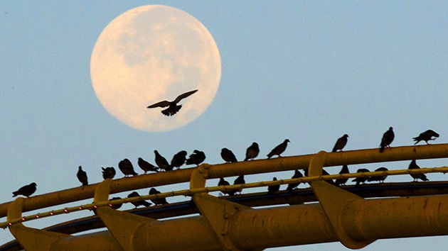 Una tercera superluna cierra el espectáculo astronómico de verano