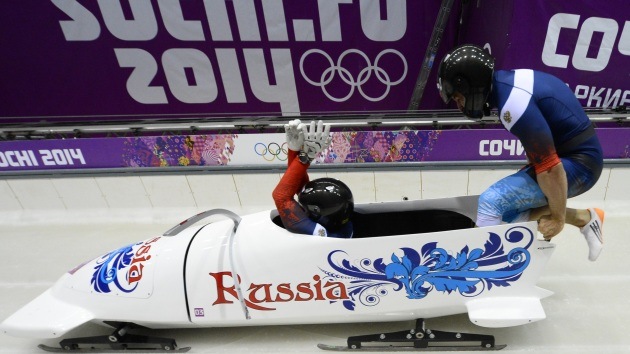 El equipo ruso de bobsled gana la medalla de oro con un nuevo récord olímpico