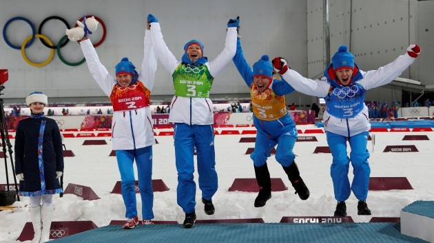 El equipo ruso de biatlón logra la medalla de plata en relevos femeninos