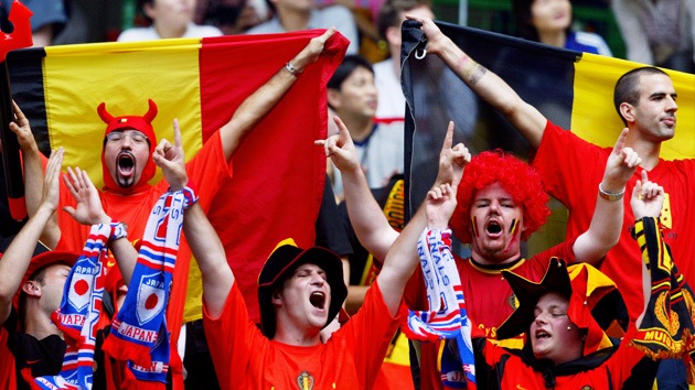 El 'amor' por el fútbol hace que los hinchas se pongan en venta para la Eurocopa