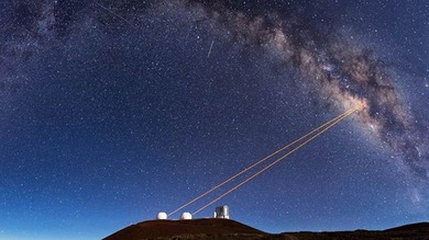 Resuelven el misterio de la extraña formación de la galaxia que se salvó del agujero negro