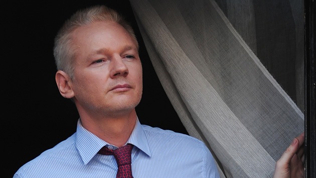 Los avalistas de Assange, sentenciados a una multa de 150.000 dólares