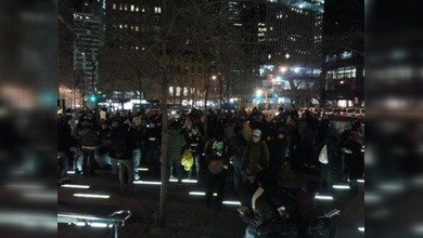 Los integrantes de ´Ocupa Wall Street´ celebran reapertura del parque Zuccotti