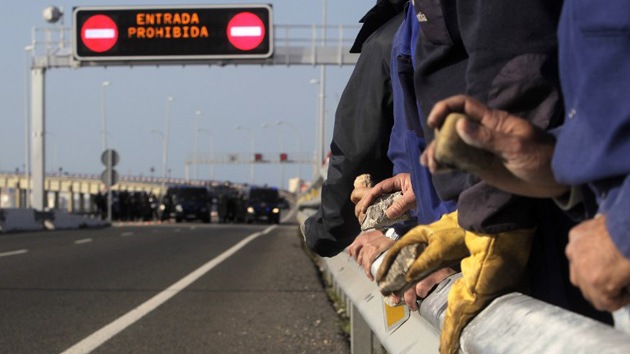 La Cumbre Iberoamericana arranca con protestas en el sur de España