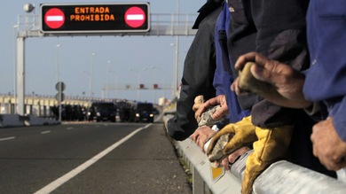 La Cumbre Iberoamericana arranca con protestas en el sur de España