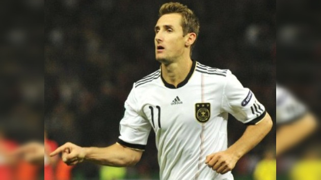 Miroslav Klose firma por dos años con el Lazio italiano