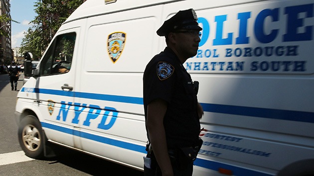Video: Joven es golpeado por la policía de Nueva York sin saber por qué