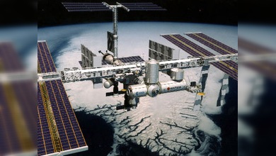 Bienvenidos al espacio y saludos desde la Tierra