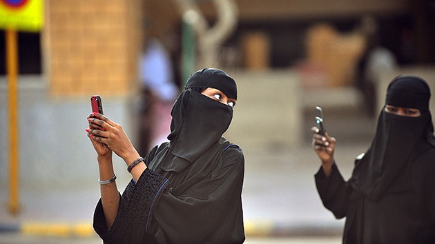 Mil y una noches de chantaje: un saudí coaccionó sexualmente a 1.073 mujeres