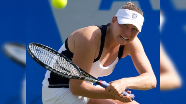 Vera Zvonariova gana a Serena Williams y pasa a cuartos en Eastbourne