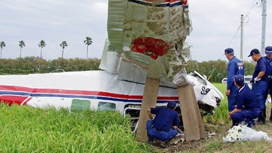 Insólito choque entre un avión y un tren en Sudáfrica