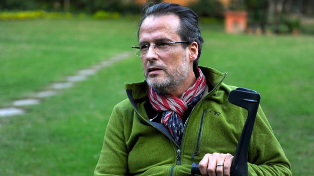 Un francés, el primer discapacitado que salta en paracaídas sobre el Everest