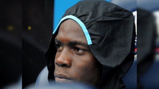 Mario Balotelli incendia su casa al intentar lanzar fuegos artificiales