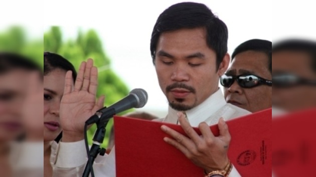 Un campeón de boxeo jura su cargo como congresista filipino