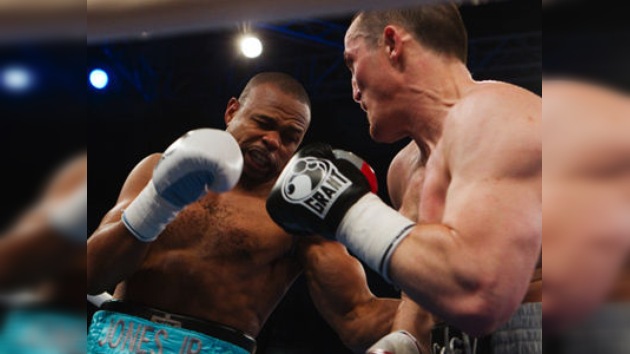 Toque latino en la velada del combate entre Lébedev y Toney
