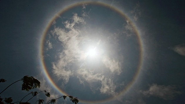 Video, Fotos: Un impresionante halo solar 'corona' Lima el Día del Amor
