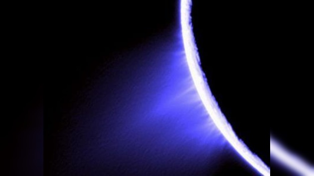 Hallan océano salado subterráneo en un satélite de Saturno