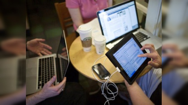 Las cafeterías Starbucks ya no ofrecerán internet 'en bandeja'
