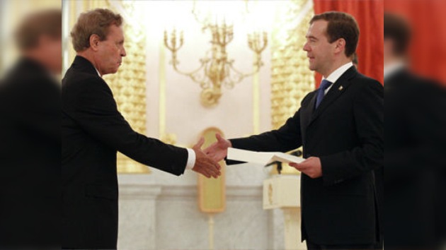 Medvédev recibe las credenciales de los embajadores de Argentina y El Salvador
