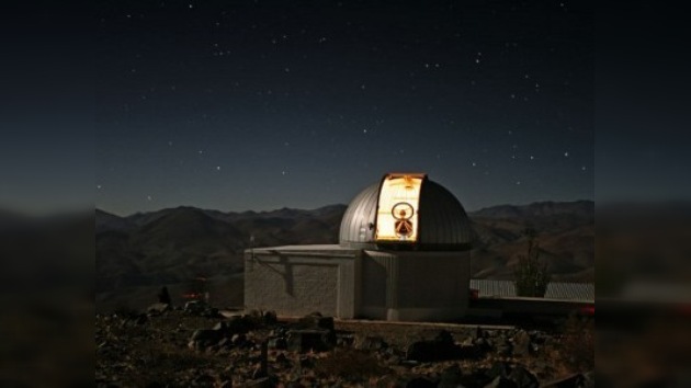 Un pequeño ojo terrestre caza exoplanetas desde Chile