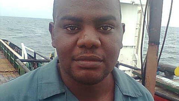 Un hombre sobrevive después de pasar tres días en un barco hundido