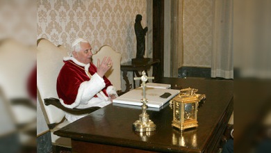 Juan Pablo II, un paso de hacerse beato