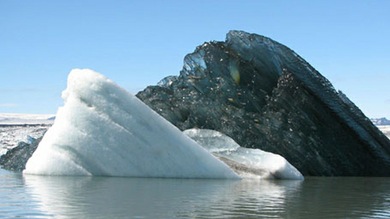 La foto de un iceberg negro deja atónitos a los internautas
