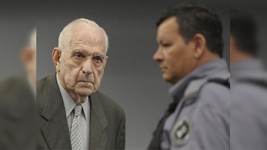 Condenan a prisión perpetua al dictador argentino Reynaldo Bignone