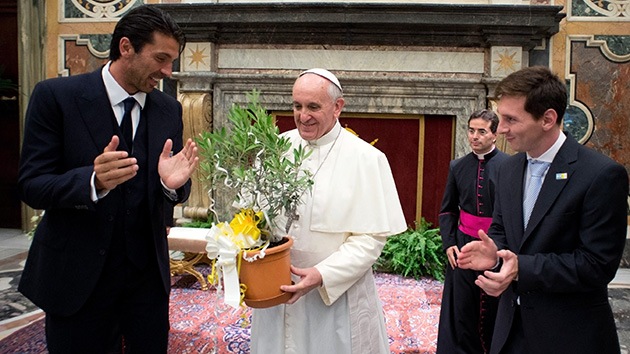 El papa Francisco se debate entre apoyar a Italia o a Argentina