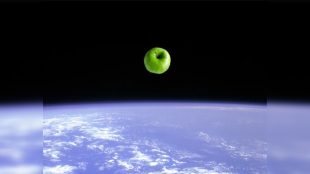 Envían al espacio el 'autógrafo tallado' de Newton