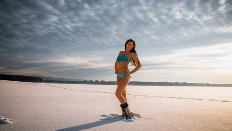 Fotos: Siberianas en bikini muestran el placer del clima local