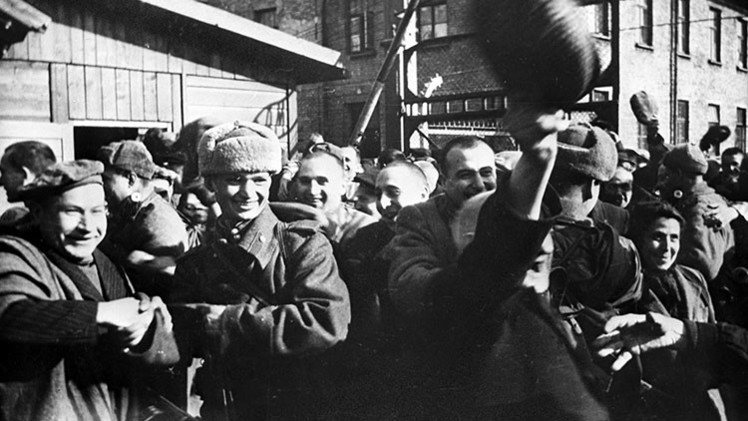 "Dígaselo a su canciller": Rusia aclara a Polonia quién liberó Auschwitz