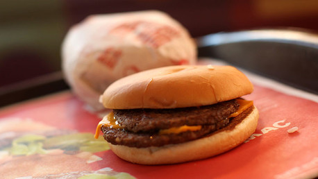 Guardan 20 años una hamburguesa de McDonald's para un amigo al que esperan