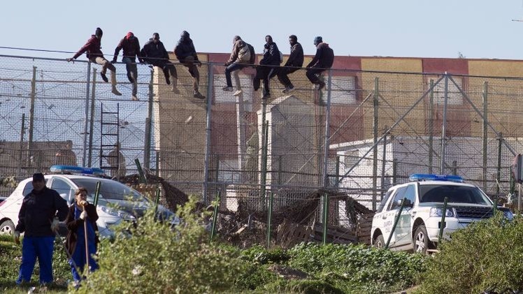 La Guardia Civil detiene a una periodista en Melilla "por montar negros en el coche"