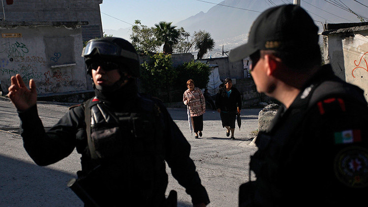 Video: Policías golpean a mujeres indígenas que protestaban en México