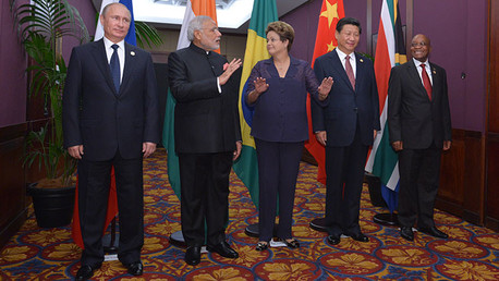 "El imperio de EE.UU. está cayendo, y los BRICS crean un mundo alternativo"