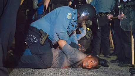 PRIMERAS IMÁGENES: Dos policías de Ferguson reciben disparos de bala