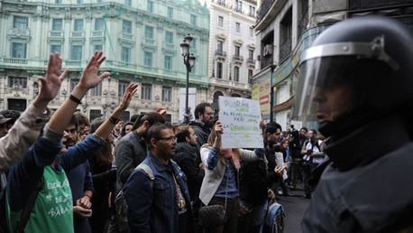 Aprobada la 'Ley Mordaza': Así reaccionan los españoles a las 44 cosas que ya no pueden hacer