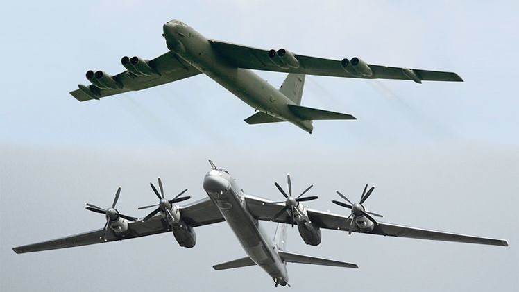 Duelo De Bombarderos Pesados: El Ruso Tu-95 Oso Vs. El B-52 ...