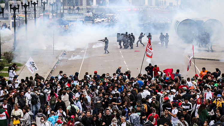 Fotos, Videos: 200 heridos en protestas contra los recortes de las pensiones en Brasil