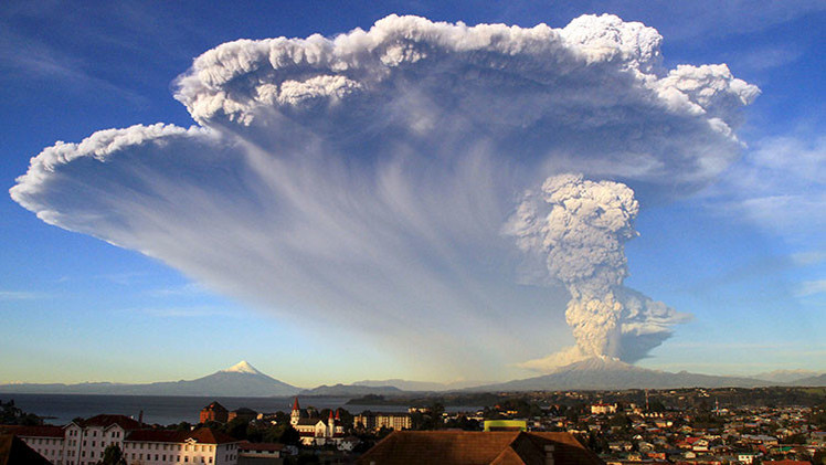 VIDEO, FOTOS: El volcán chileno Cabulco erupciona por tercera vez