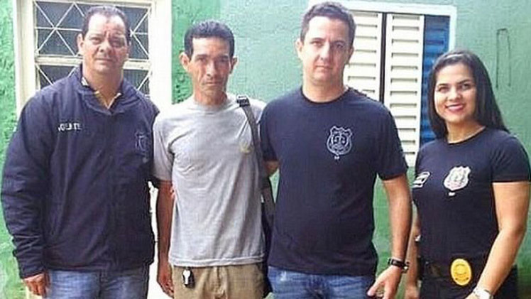 "Estaba pasando hambre": policías de Brasil pagan la fianza a un ladrón