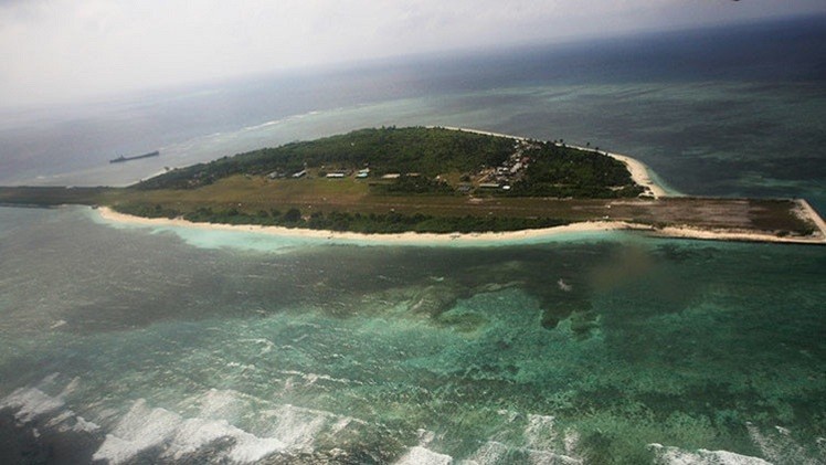 Pekín despliega vehículos de artillería en una isla artificial en el mar de la China Meridional