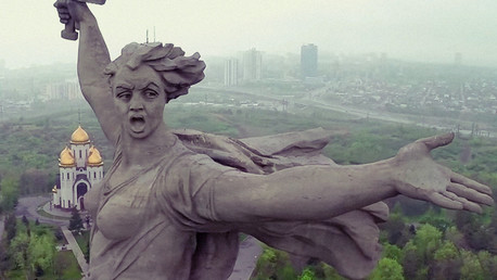 Video: La emblemática estatua de la batalla de Stalingrado a vista de dron