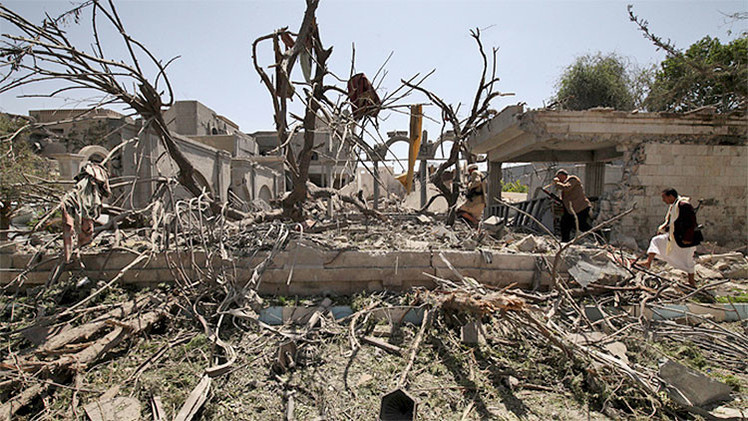 Rebeldes hutíes hallan armas israelíes en la Embajada saudita de Yemen