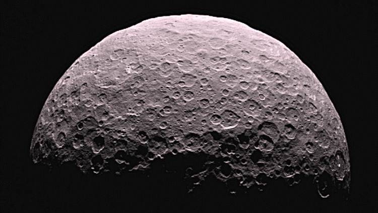 Sobrevolando Ceres: La NASA muestra el planeta enano en un vídeo
