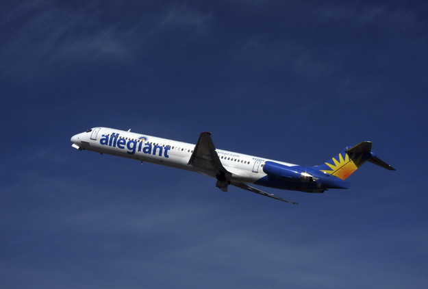 EE.UU.: Pasajeros se refugian en el ala del avión tras notar olor a combustible (FOTO)