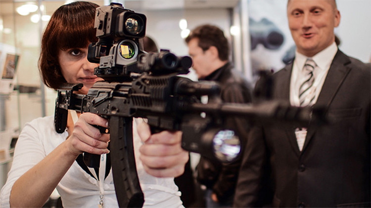 'E-arma': Los legendarios fusiles Kaláshnikov ahora cuentan con acceso a internet