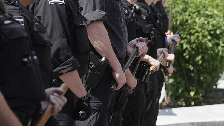 Arrestan en EE.UU. a un 'policía del año' por violar a dos mujeres