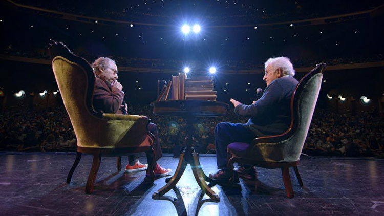 Chomsky y Krauss: "¿Por qué enviar humanos al espacio si puede hacerse con robots?"